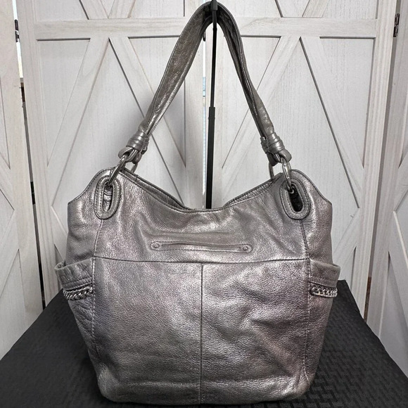 B Makowsky Metallic Pewter Alice Shopper - Picture 2 of 15